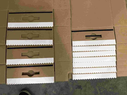 1300mm × 1050mm المموج مجلد المصمغ 380V كرتون مربع المصمغ شهادة CE