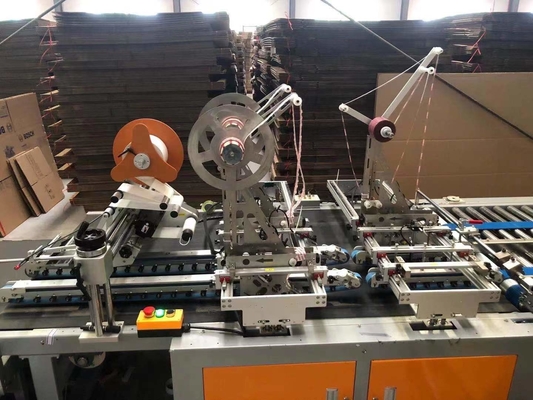 آلة لصق الصندوق المموج CE 1300mm × 1050mm 300g / m2 عمر خدمة طويل