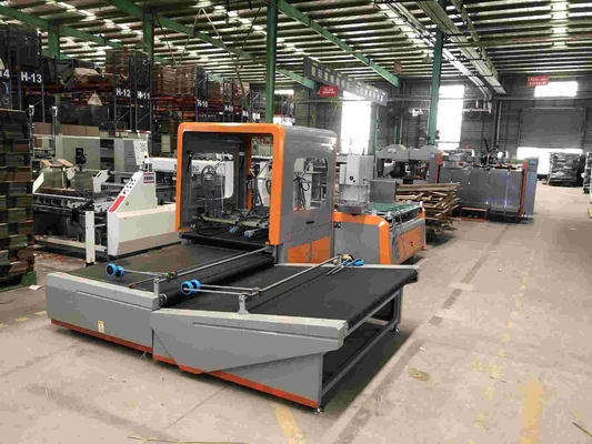 آلة الإلتصاق الأوتوماتيكية CE صندوق المموج 1310mm دقيقة. ضاغط هواء 6 بار