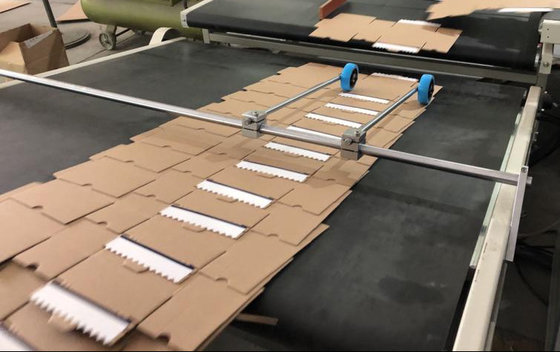 صناديق الشحن سستة آلة صناديق الشحن سستة / ≥300g / m²cartons / 1600kg